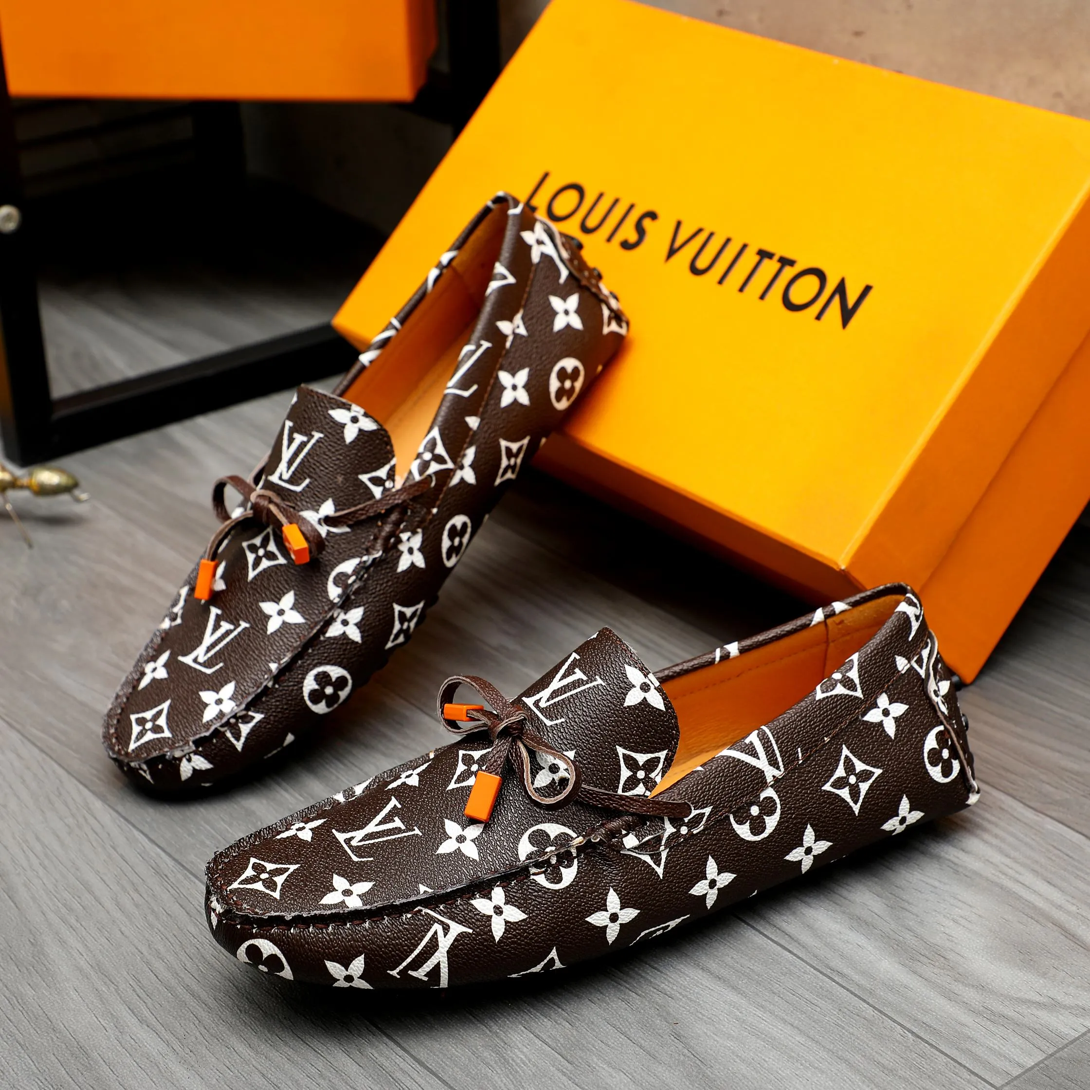 Men's shoes💰380 Product trademark: LV "Louis Vuitton" casual beanie shoes Regular size: 38-45 (45 is custom-made and non-returnable) Product materials: Selected printed cowhide upper, pigskin lining, rubber bean outsole
